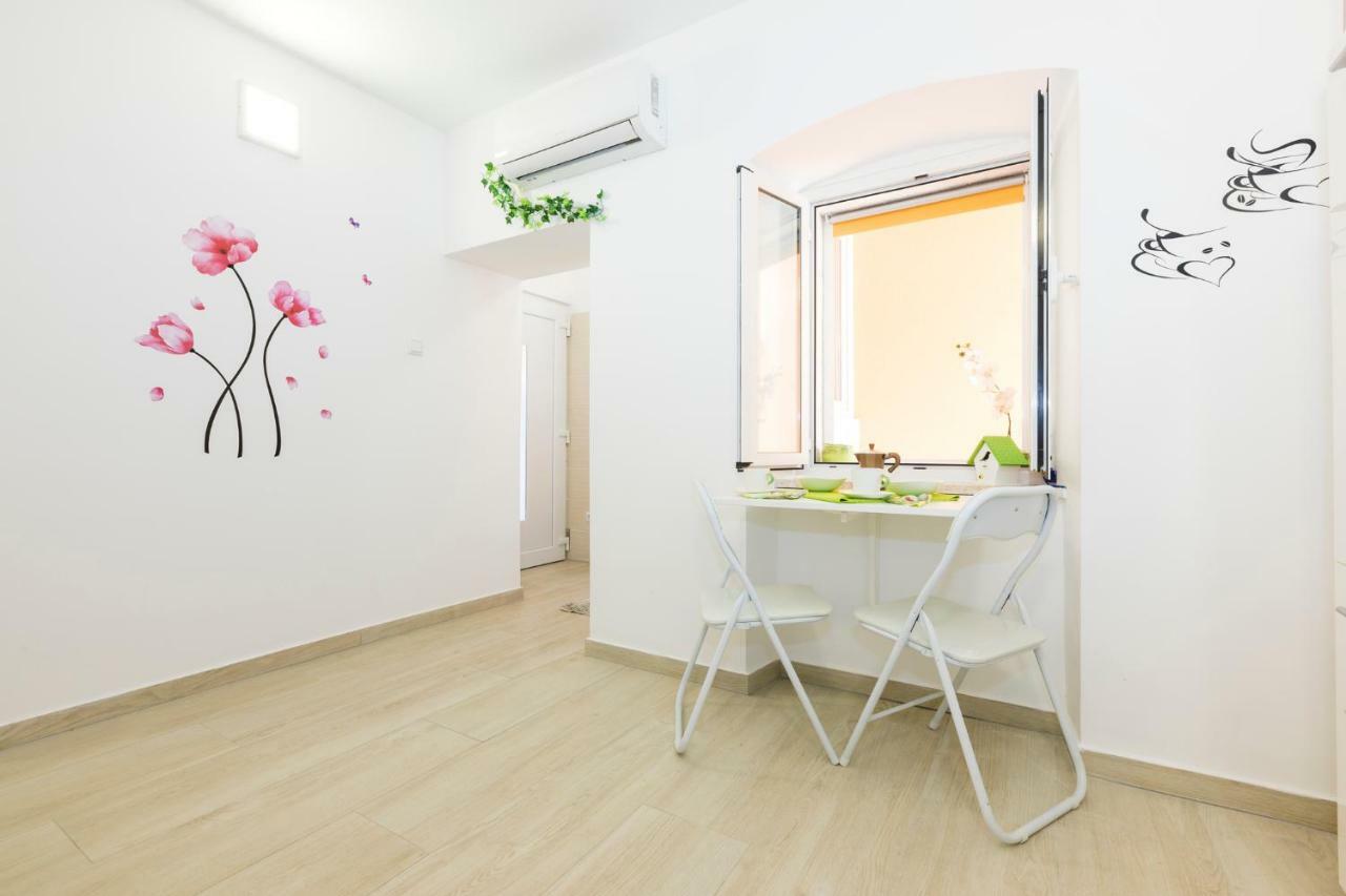 Apartments And Rooms Roberto B. Valun Exterior foto